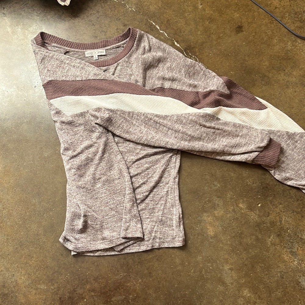 fitz + eddi small purple and white knitted top!